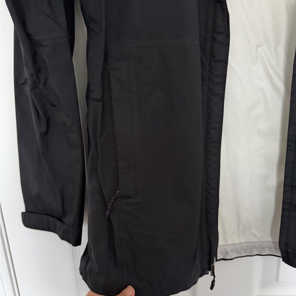 Patagonia Black Women's Windbreaker & Rain Jacket - Picture 7 of 7